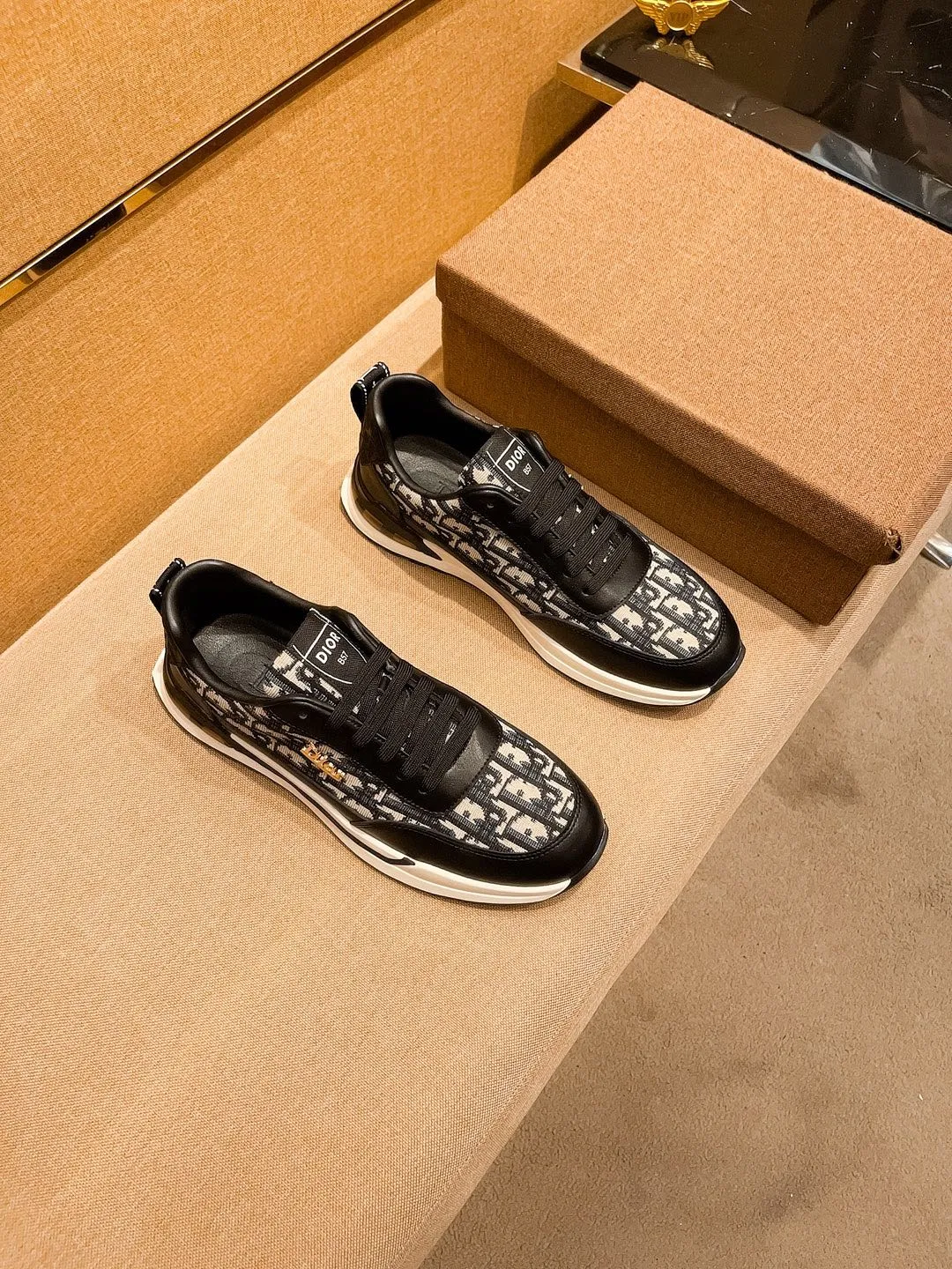 Men's shoes 💰 420💰【Dior】🔥Men's high-end brand of shoes official website 1:1 latest masterpiece: the upper is made of Italian imported first-layer cowhide with a comfortable and breathable lining➕original non-slip and wear-resistant outsole🔥, making walking more convenient and comfortable! An exclusive new model, a stunning work, a beautiful 1:1 replica [color] compared to the official quality! Create a fashionable personality to set off your uniqueness! A must-have for trendy men! Classic 🔥Size: 38-44 Color: 🔥 2⃣️colors available🔥